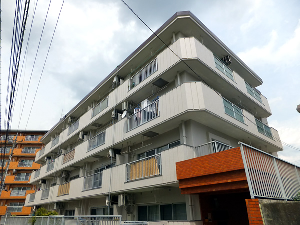 エスペランサ第6十日市場の外観