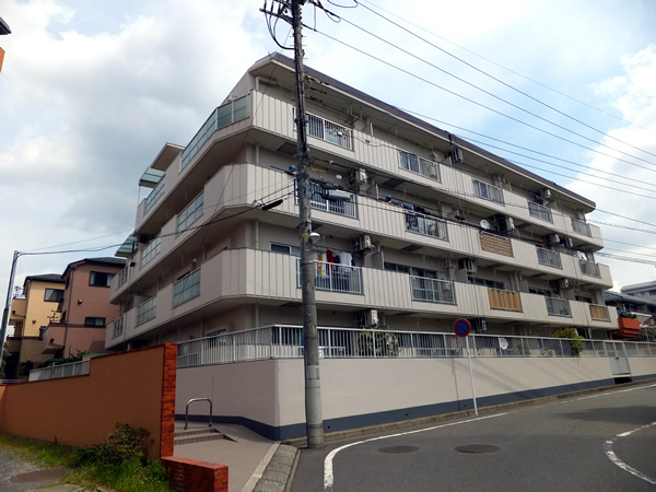 エスペランサ第6十日市場の外観