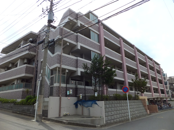 ビッグヴァン十日市場の外観