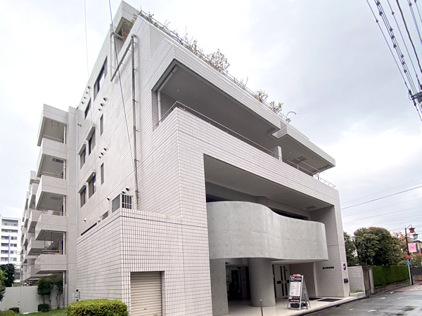 国立東1番館の外観