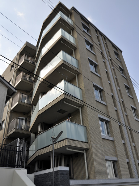 ネスティア菊名桜山公園ヒルトッププレイスの外観