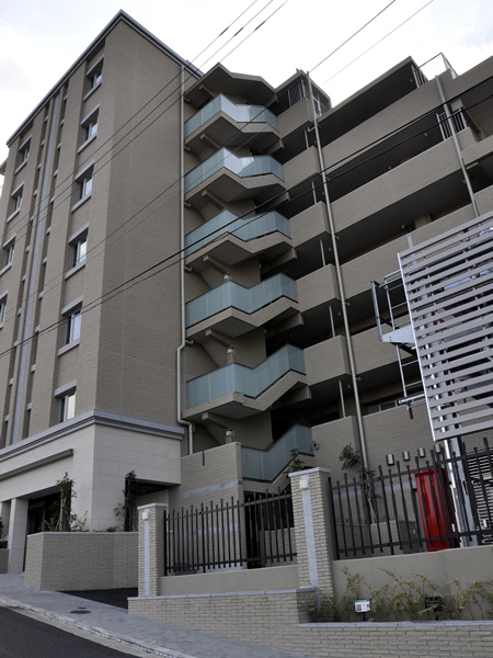 ネスティア菊名桜山公園ヒルトッププレイスの外観