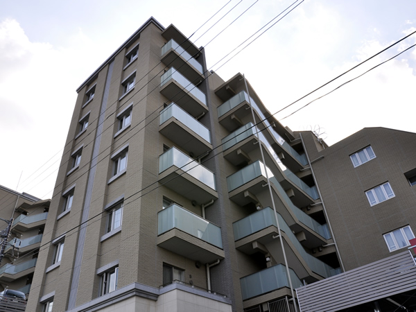 ネスティア菊名桜山公園センターヒルズの外観