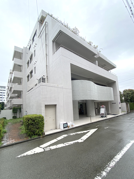 国立東1番館の外観