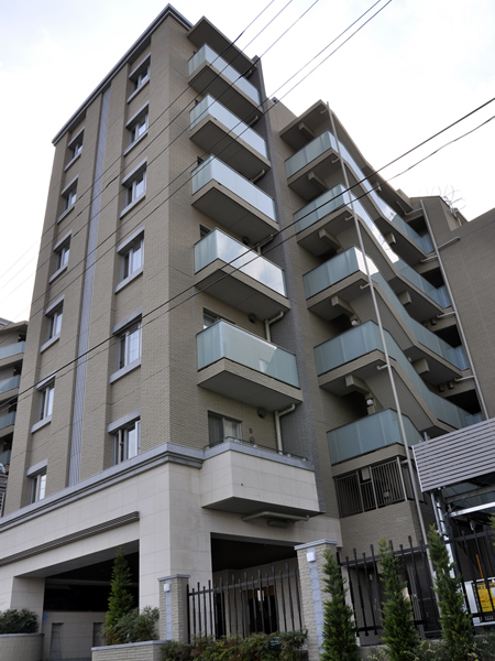 ネスティア菊名桜山公園センターヒルズの外観