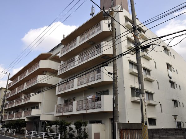 松見台ハイツの外観