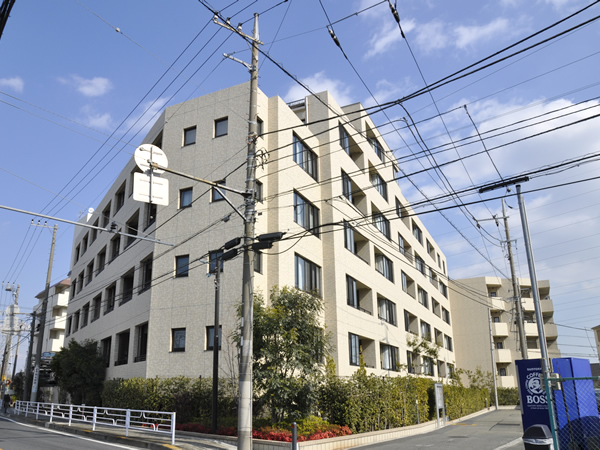 イニシア菊名桜山公園の外観