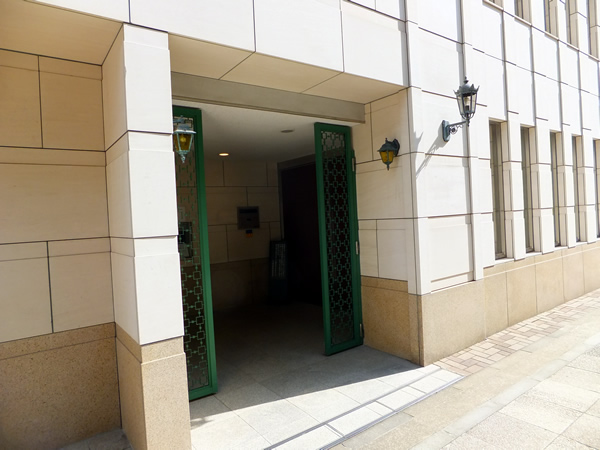 ルネ横浜馬車道の外観