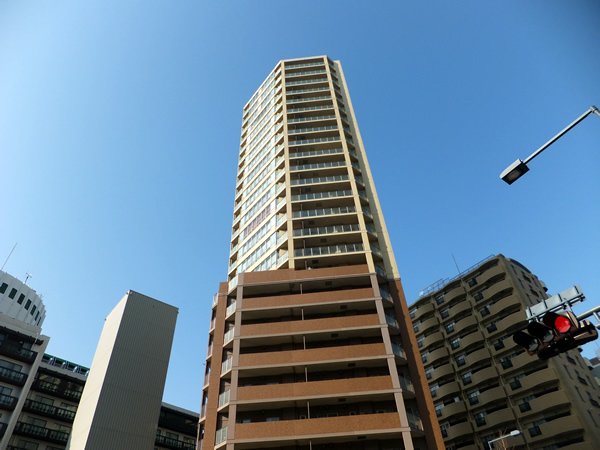 横浜ユーロタワーの外観