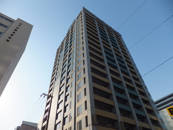 プライマリーナ山下公園グレーシアタワーの外観