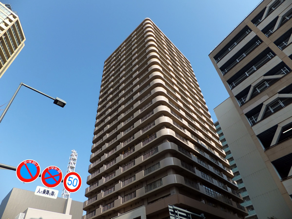 エクステ山下公園クレイドルタワーの外観