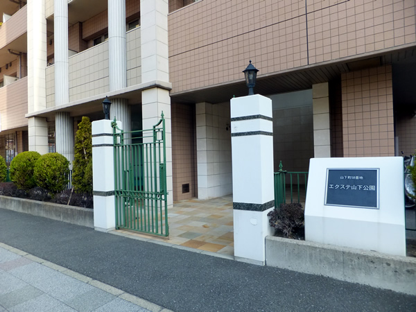 エクステ山下公園クレイドルタワーの外観