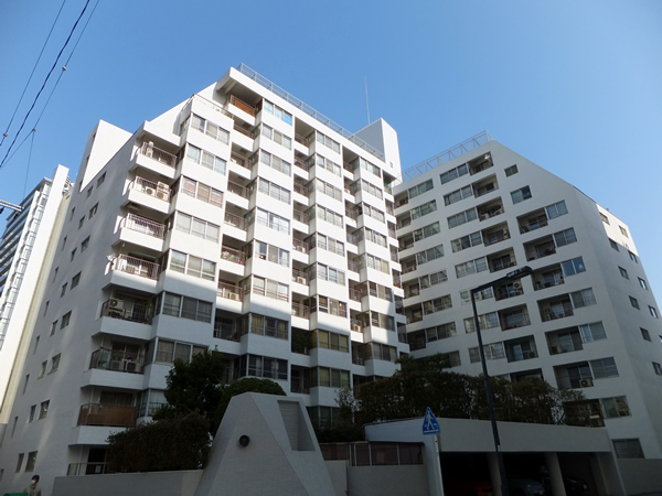 山下公園ハイツの外観