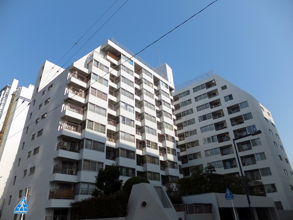 山下公園ハイツの外観