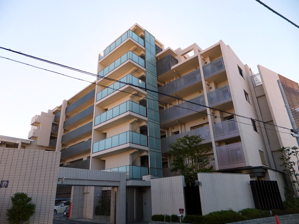 コスモレジデンス綱島の外観