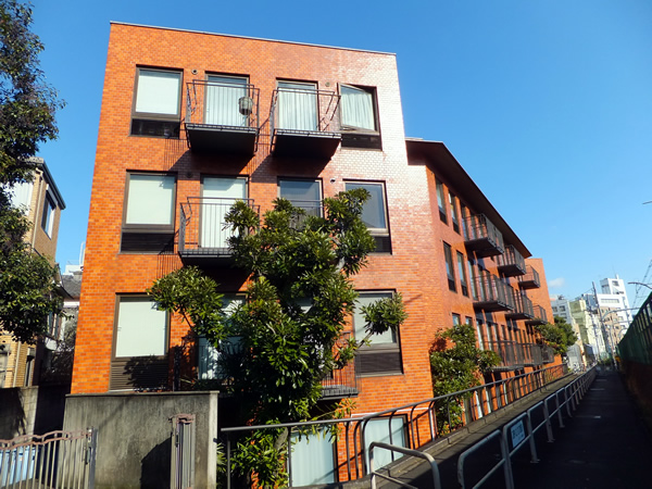 千駄ヶ谷シルクハイツの外観