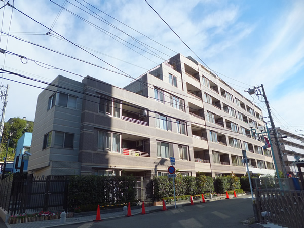 ブリリアパークサイド綱島の外観