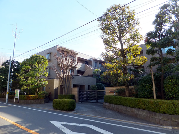 岡本パークハウスの外観