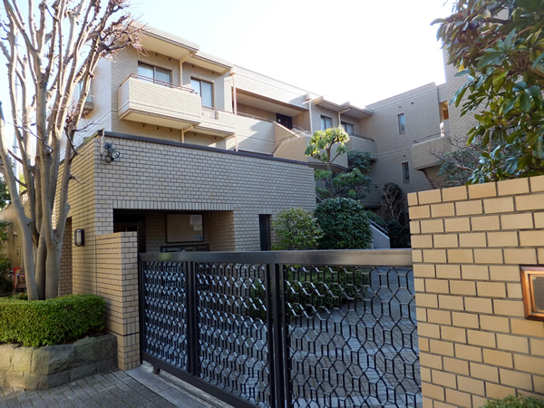 岡本パークハウスの外観