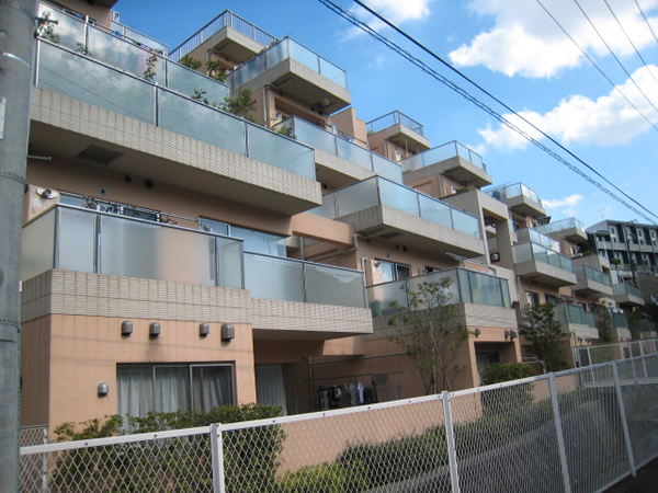 ユニテ読売ランドテラスの外観