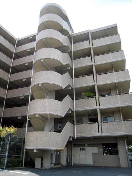 新百合ヶ丘ガーデンフォルムの外観