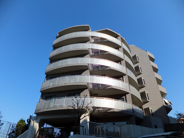 ヴェルビュ向ヶ丘遊園の外観