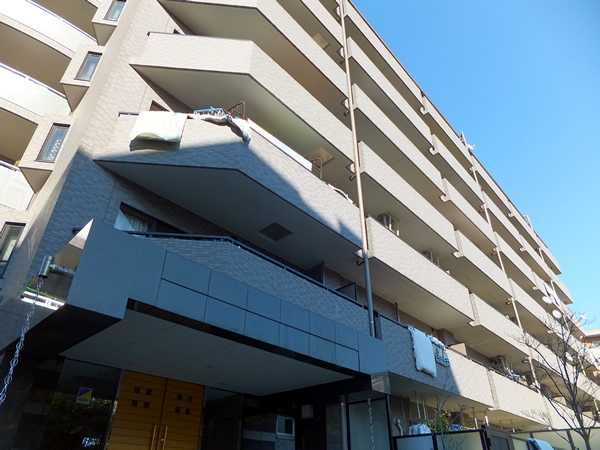 ヴェルビュ向ヶ丘遊園の外観