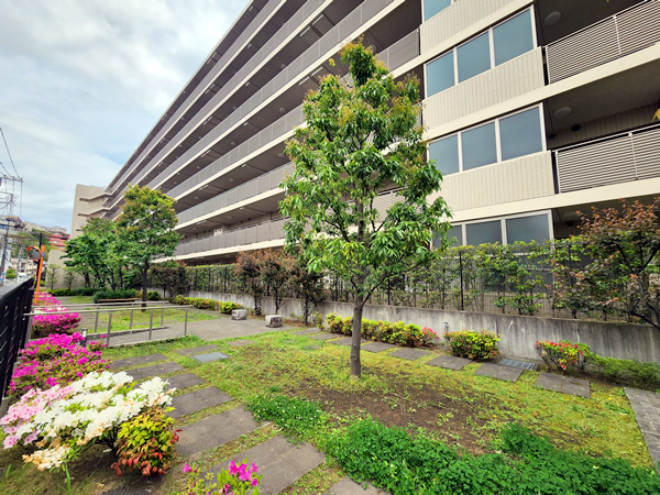 ザ・パークハウス港北高田Ｂ棟の外観