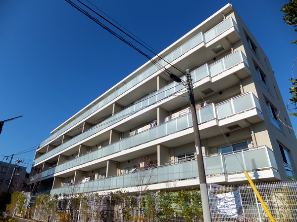 アールブラン新百合ヶ丘の外観