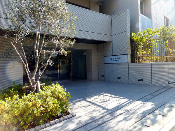 アールブラン新百合ヶ丘の外観