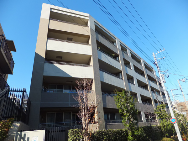 プラウド新百合ヶ丘の外観