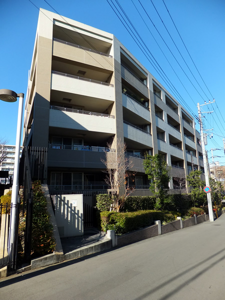 プラウド新百合ヶ丘の外観