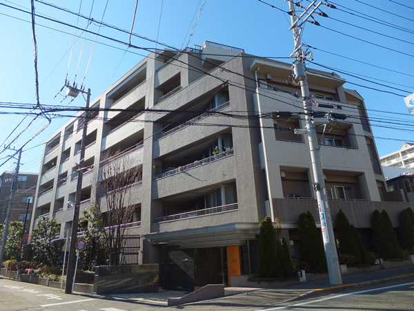 プラウド新百合ヶ丘の外観