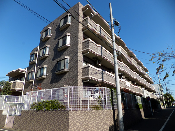 ライオンズヒルズ生田の外観