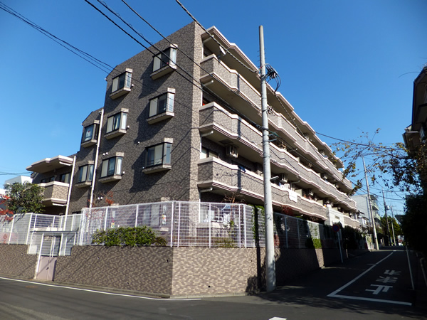 ライオンズヒルズ生田の外観