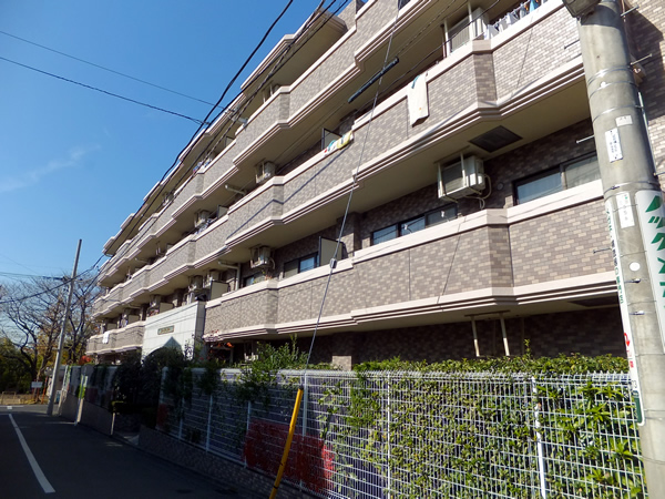 ライオンズヒルズ生田の外観