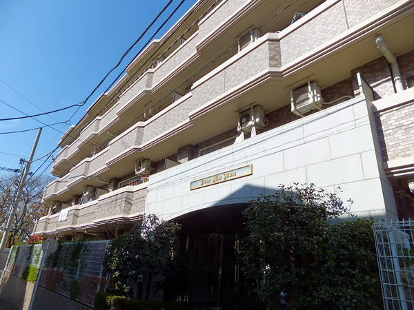 ライオンズヒルズ生田の外観