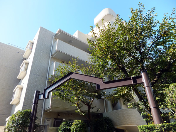 コスモ大倉山2番館の外観