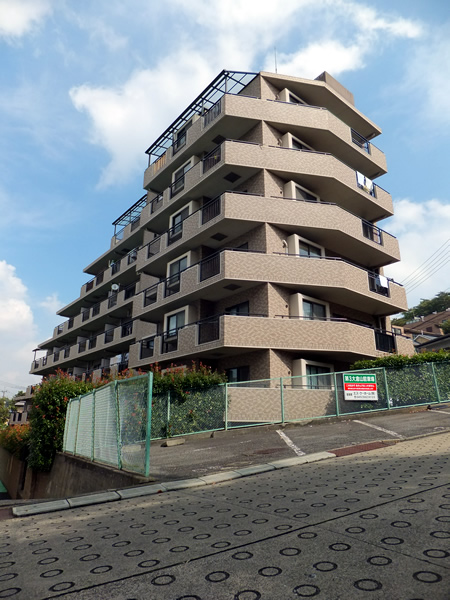 ビッグヴァン大倉山の外観