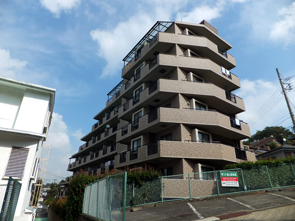 ビッグヴァン大倉山の外観