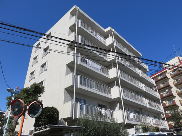 ソフトタウン代々木の外観