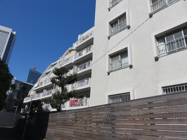 ソフトタウン代々木の外観