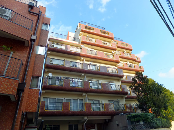 代々木グランドコーポラスの外観