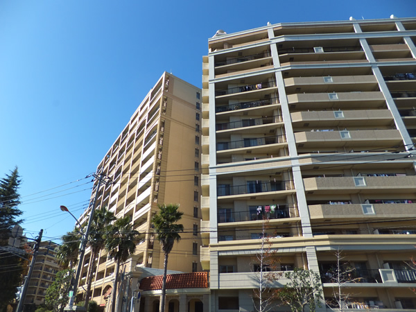 レイディアントシティ向ヶ丘遊園イタリア街区の外観