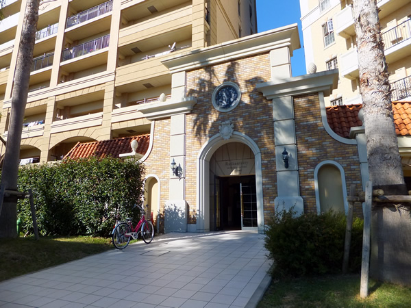 レイディアントシティ向ヶ丘遊園イタリア街区の外観