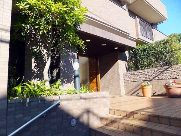 シティウインズ生田の外観