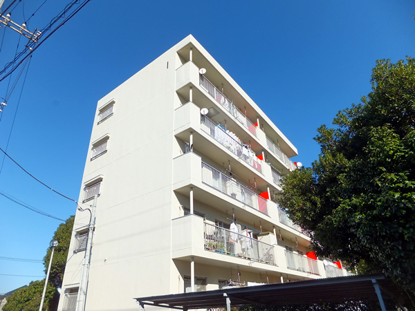 生田住宅1号棟の外観