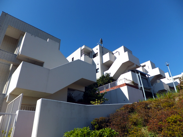 センチュリー百合ヶ丘の外観