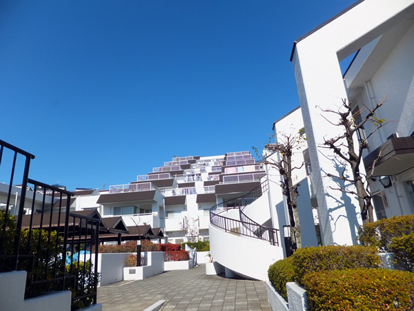 コスモ百合ヶ丘ヒルズの外観