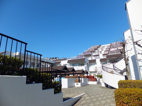 コスモ百合ヶ丘ヒルズの外観